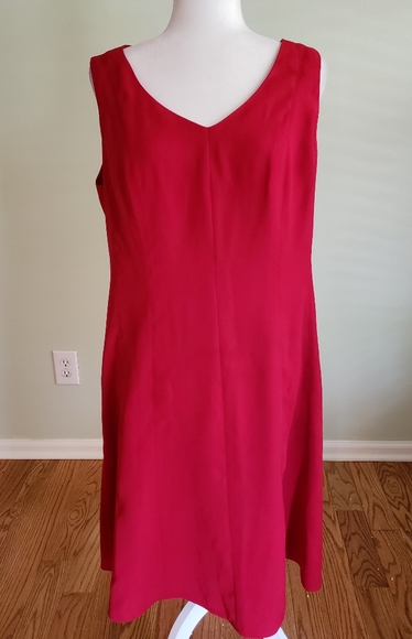 Jones New York Dresses & Skirts - Jones New York sheath dress